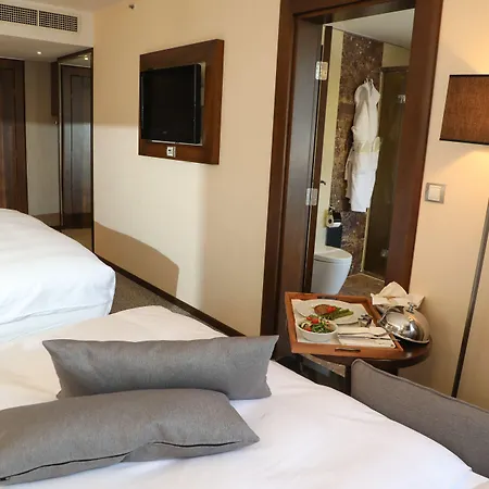מלון Movenpick 4*